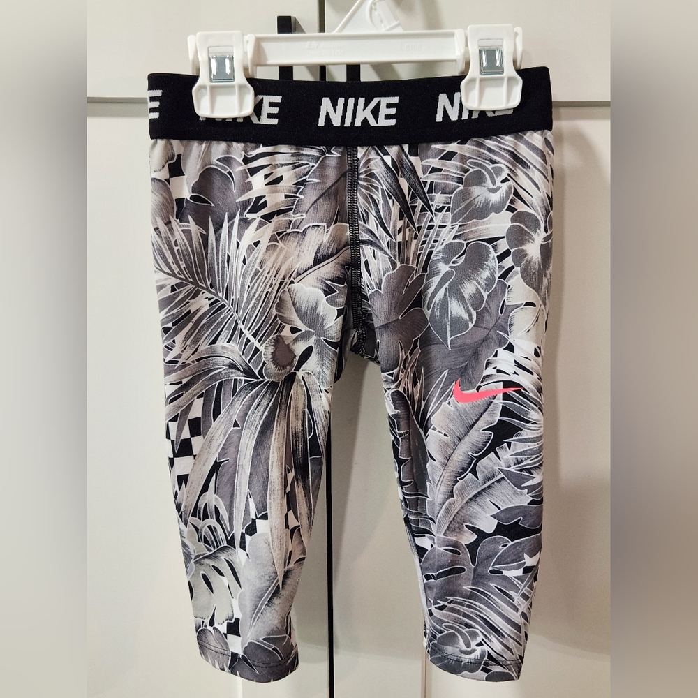 Nike Kids Jungle Print Three Quarter Length Leggings - Black and Gray
